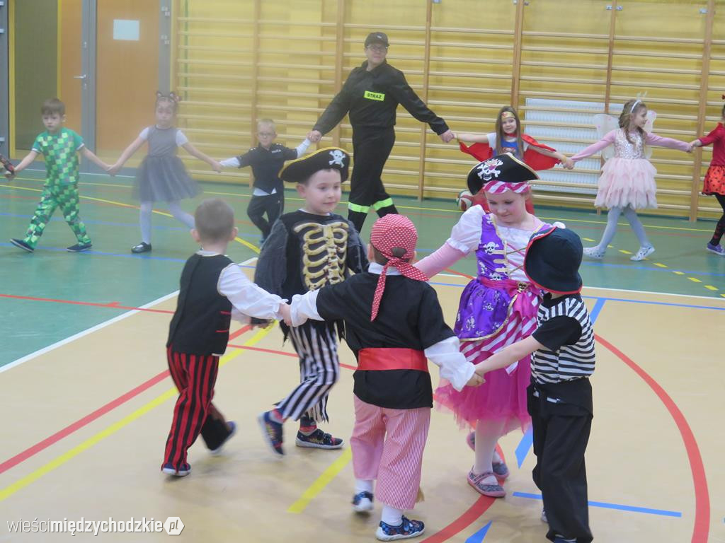 Bal przebierańców w szkole podstawowej w Luboszu