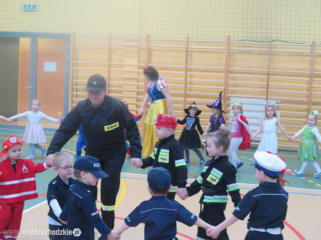 Bal przebierańców w szkole podstawowej w Luboszu
