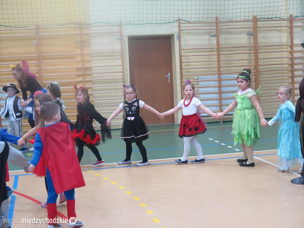 Bal przebierańców w szkole podstawowej w Luboszu