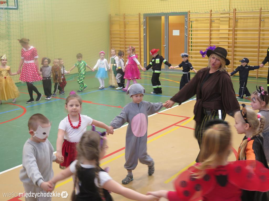 Bal przebierańców w szkole podstawowej w Luboszu