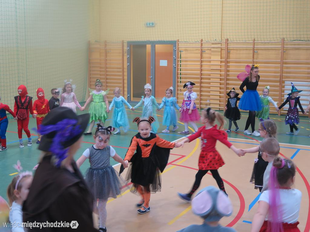 Bal przebierańców w szkole podstawowej w Luboszu
