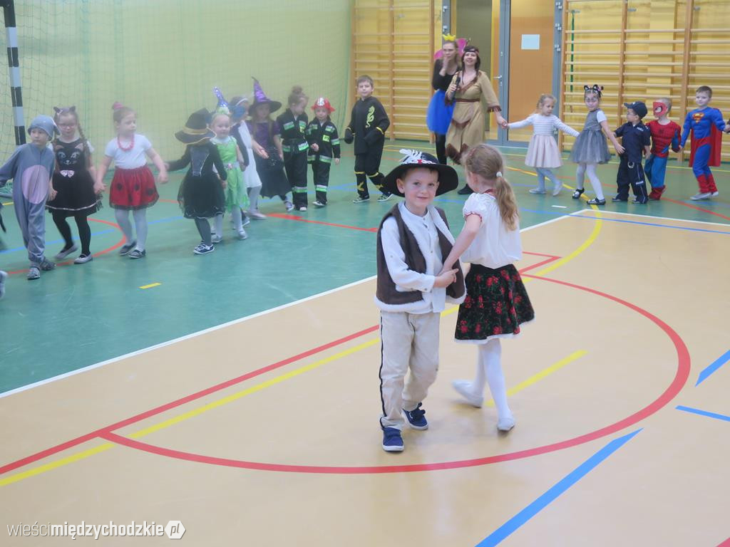 Bal przebierańców w szkole podstawowej w Luboszu