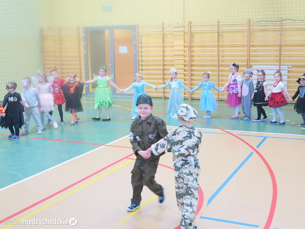 Bal przebierańców w szkole podstawowej w Luboszu