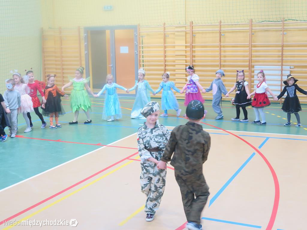 Bal przebierańców w szkole podstawowej w Luboszu