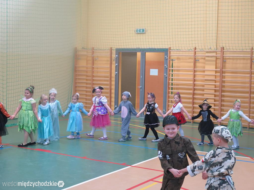 Bal przebierańców w szkole podstawowej w Luboszu