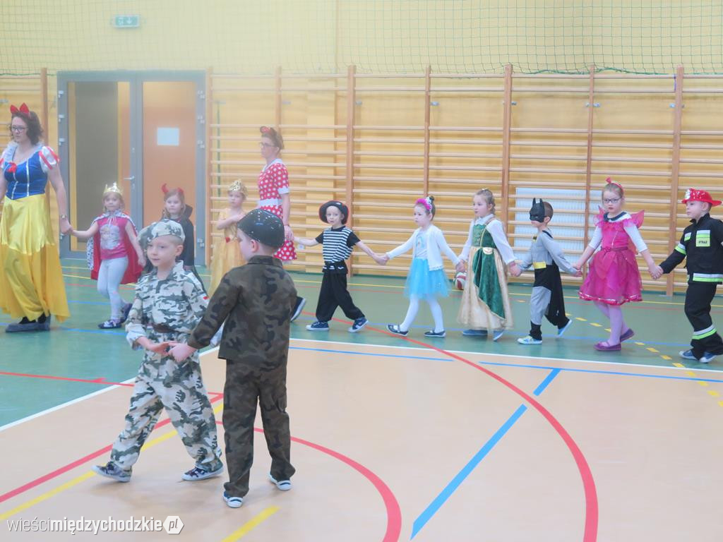 Bal przebierańców w szkole podstawowej w Luboszu
