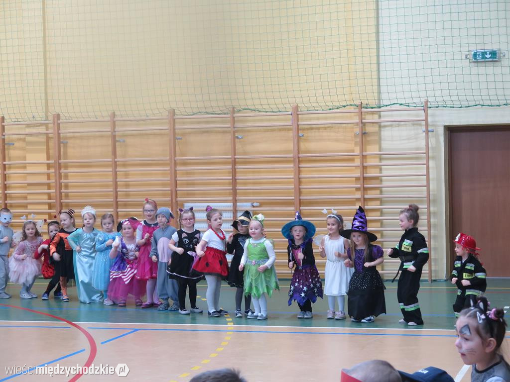 Bal przebierańców w szkole podstawowej w Luboszu