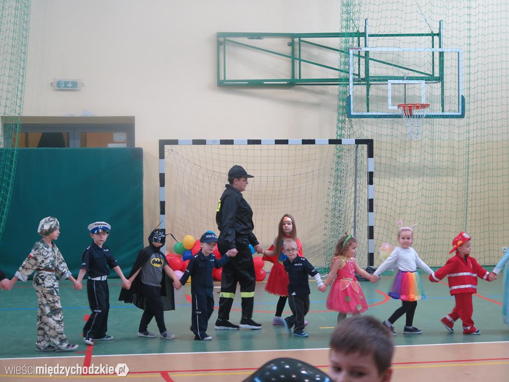Bal przebierańców w szkole podstawowej w Luboszu
