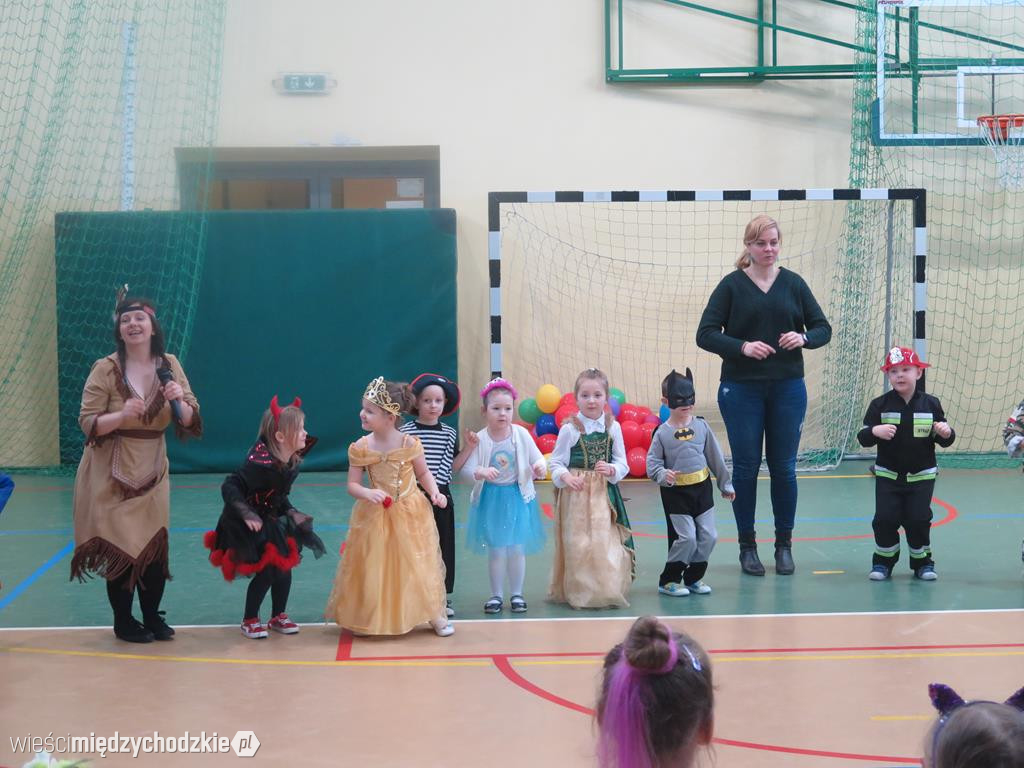 Bal przebierańców w szkole podstawowej w Luboszu