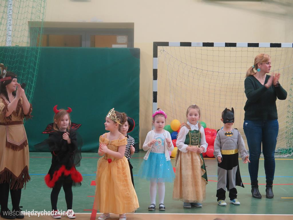 Bal przebierańców w szkole podstawowej w Luboszu