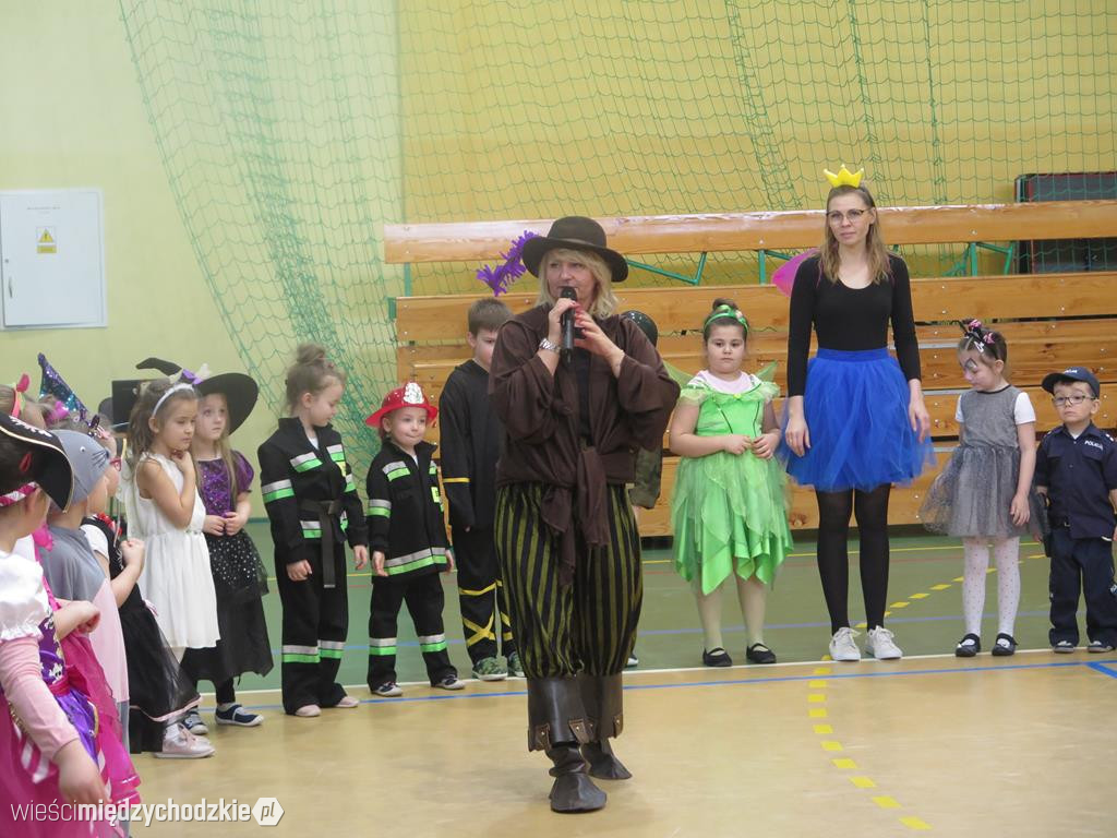 Bal przebierańców w szkole podstawowej w Luboszu
