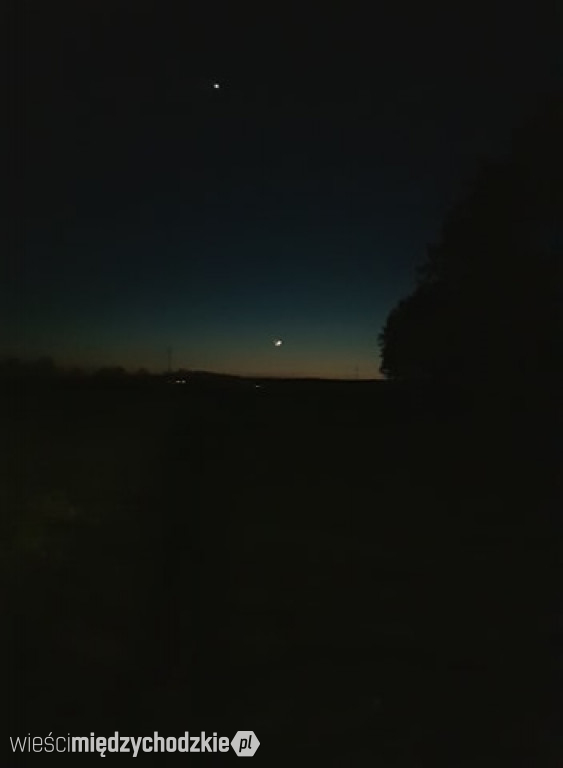 Wieczorne niebo nad Zatomiem Nowym