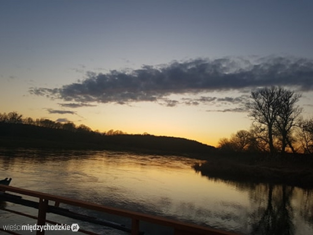 Wieczorne niebo nad Zatomiem Nowym