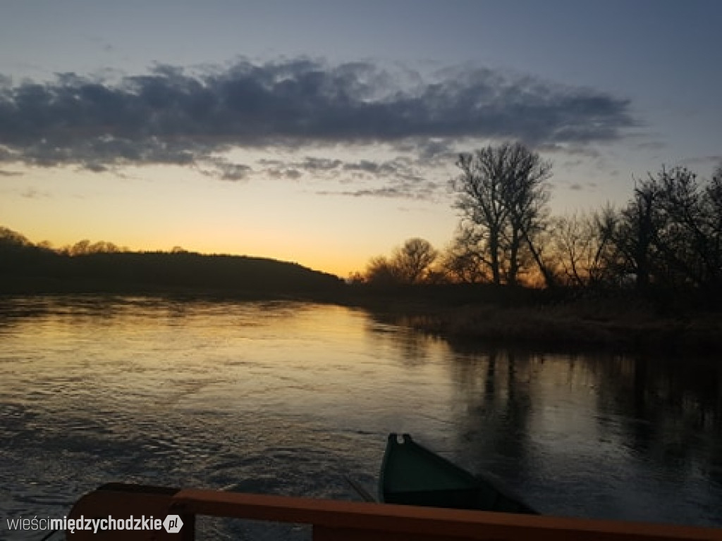 Wieczorne niebo nad Zatomiem Nowym