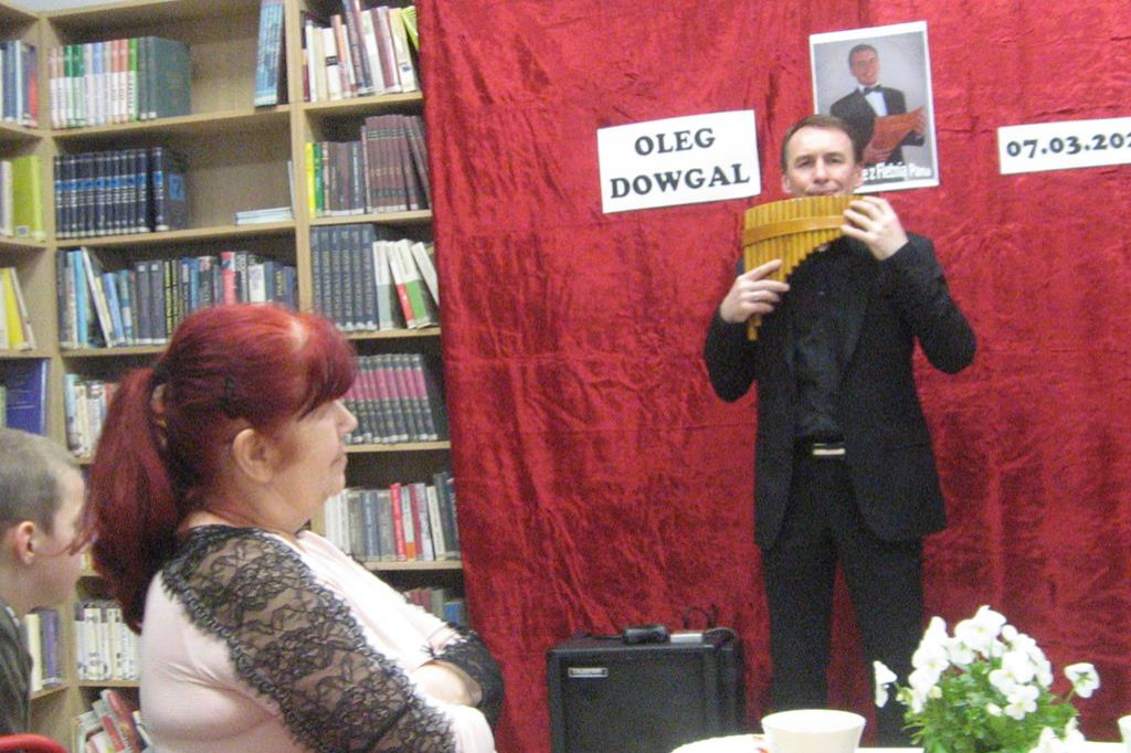 Spotkanie z Fletnią Pana w sierakowskiej bibliotece