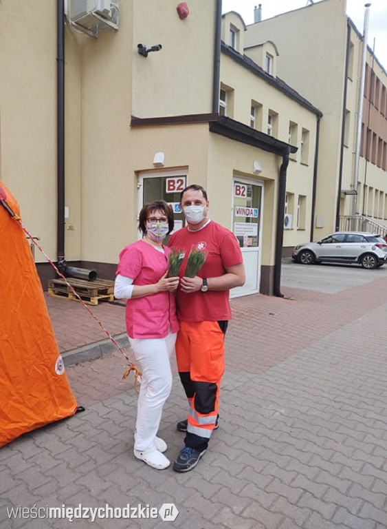 Kwiaty dla pracowników międzychodzkiego szpitala