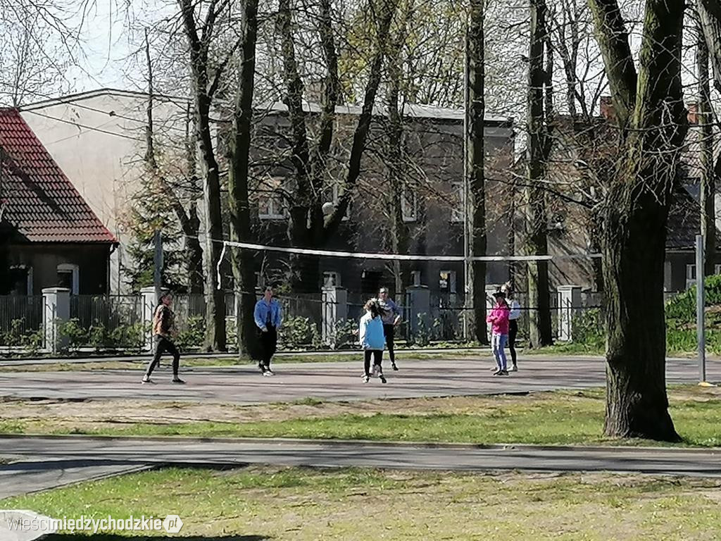Widzialna ręka pomaga wychowankom domu dziecka