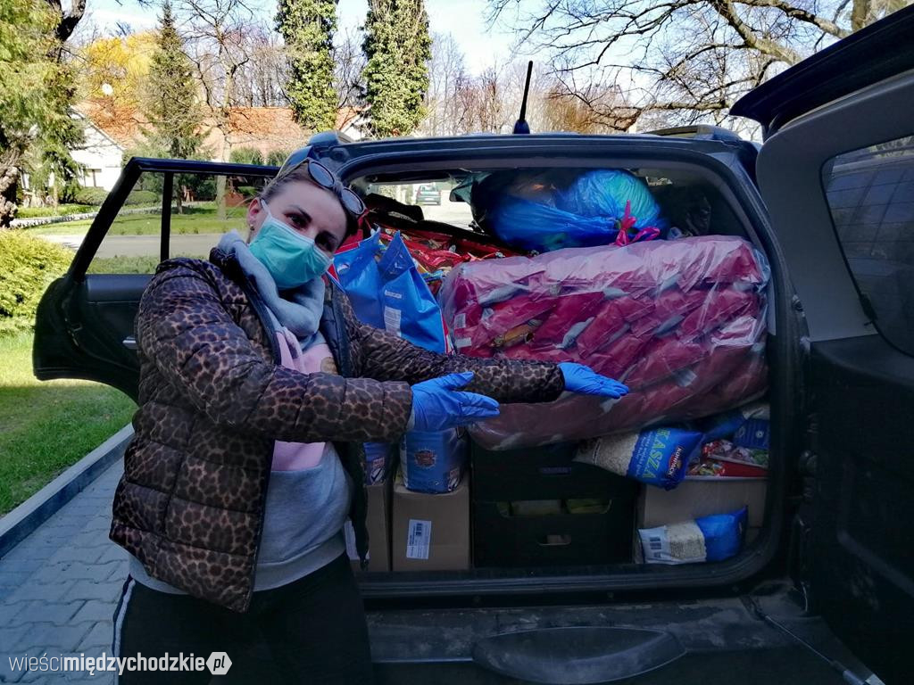 Widzialna ręka pomaga wychowankom domu dziecka