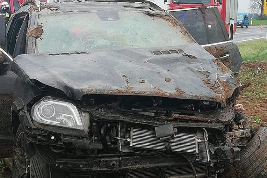 Nadmierna prędkość prawdopodobną przyczyną dachowania