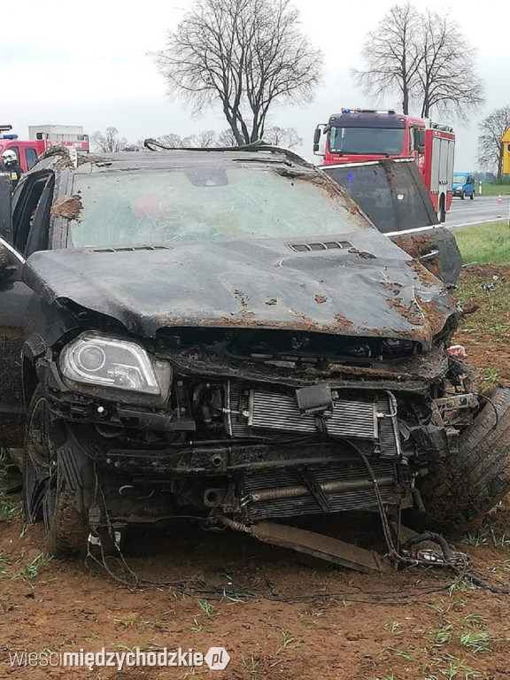 Nadmierna prędkość prawdopodobną przyczyną dachowania