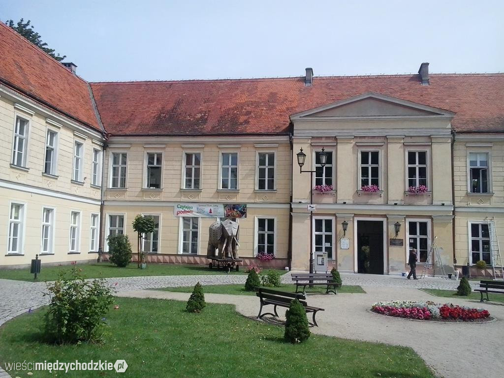 Pieszo przez kraj. Trzebiatów: Szlak słonia