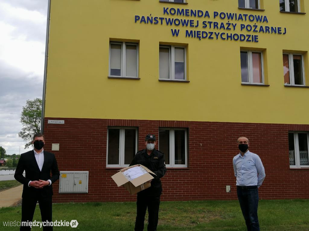 Członkowie Solidarnej Polski przekazali maseczki
