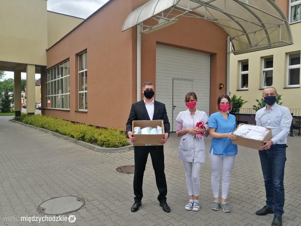 Członkowie Solidarnej Polski przekazali maseczki