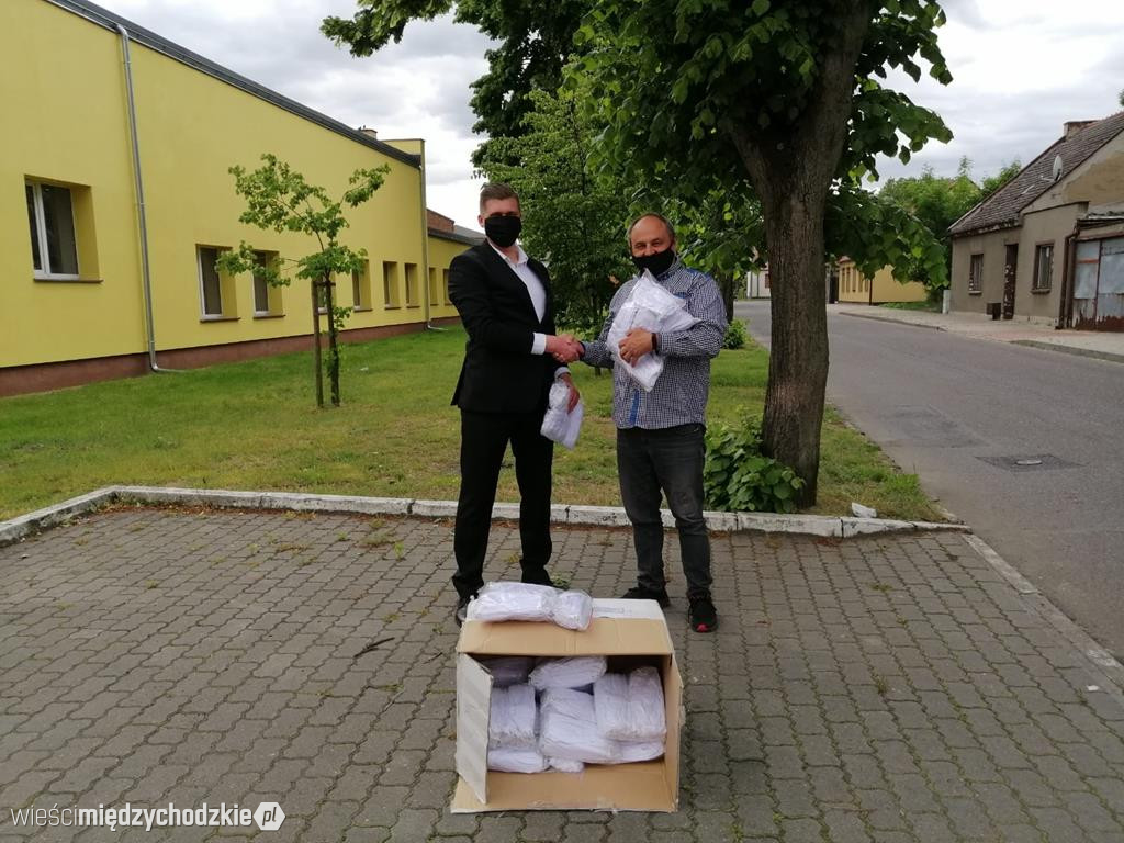 Członkowie Solidarnej Polski przekazali maseczki