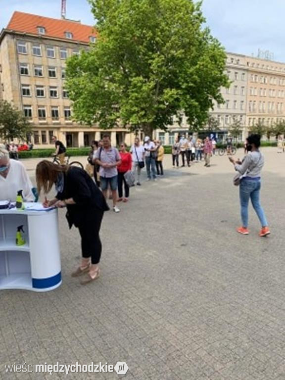 Sztab Rafała Trzaskowskiego zbiera podpisy