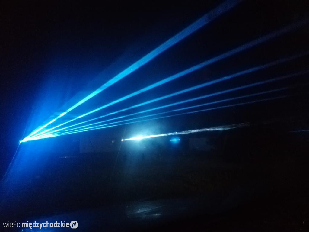 Autokino oraz pokaz laserowy i set DJ