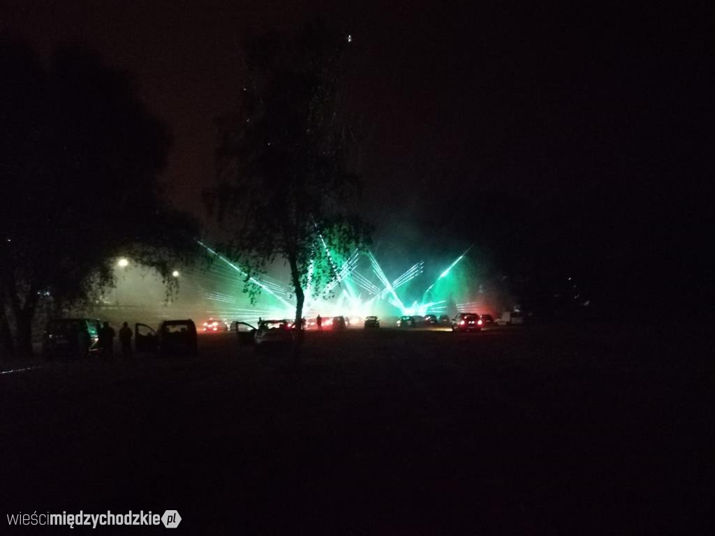 Autokino oraz pokaz laserowy i set DJ