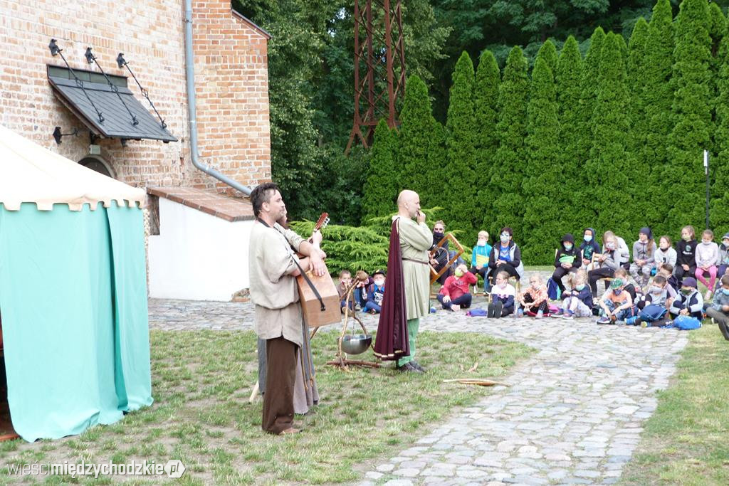Widowisko plenerowe w sierakowskim zamku