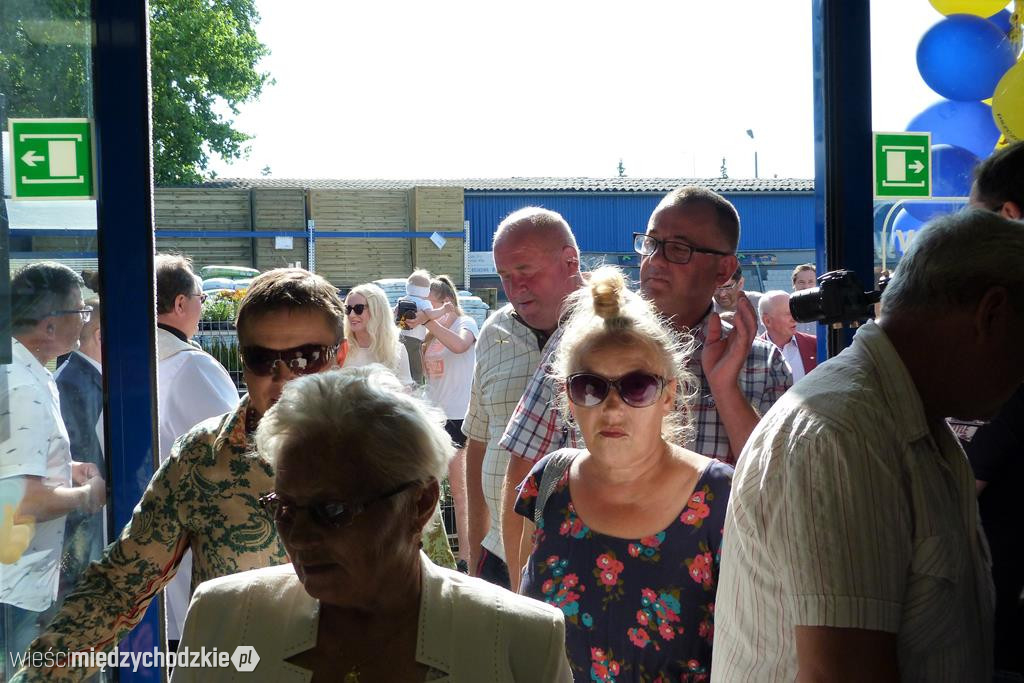 Otwarcie marketu budowlanego Pszczółka