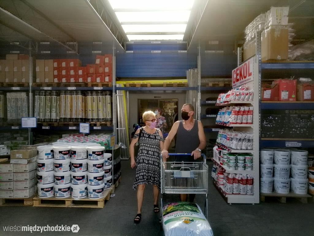 Otwarcie marketu budowlanego Pszczółka