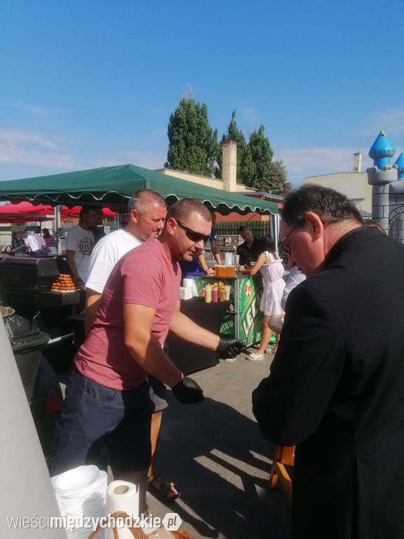 Otwarcie marketu budowlanego Pszczółka