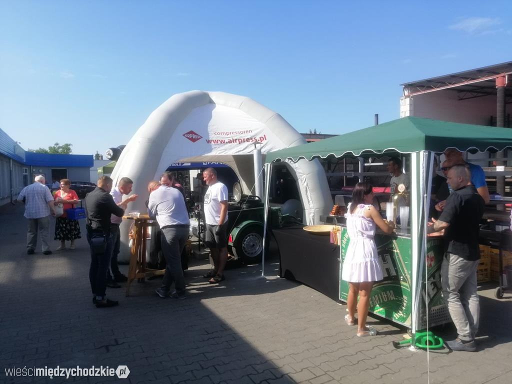 Otwarcie marketu budowlanego Pszczółka
