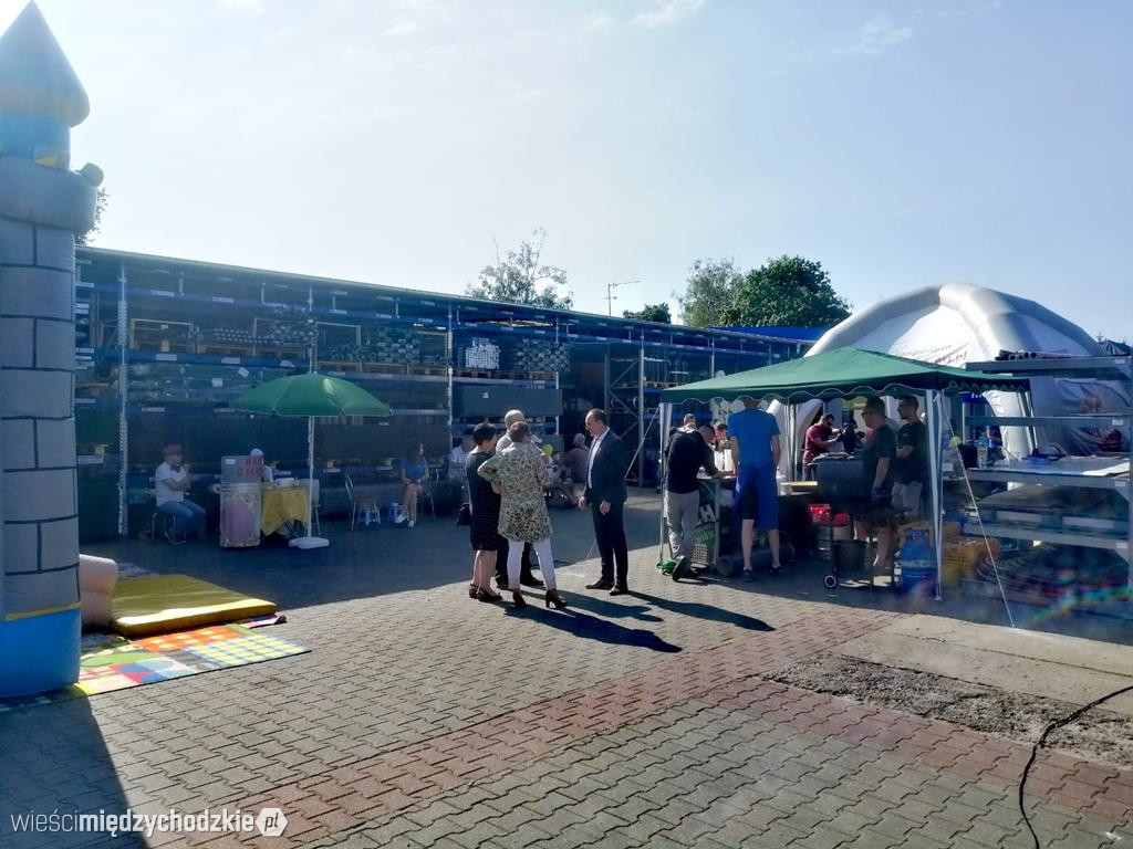Otwarcie marketu budowlanego Pszczółka