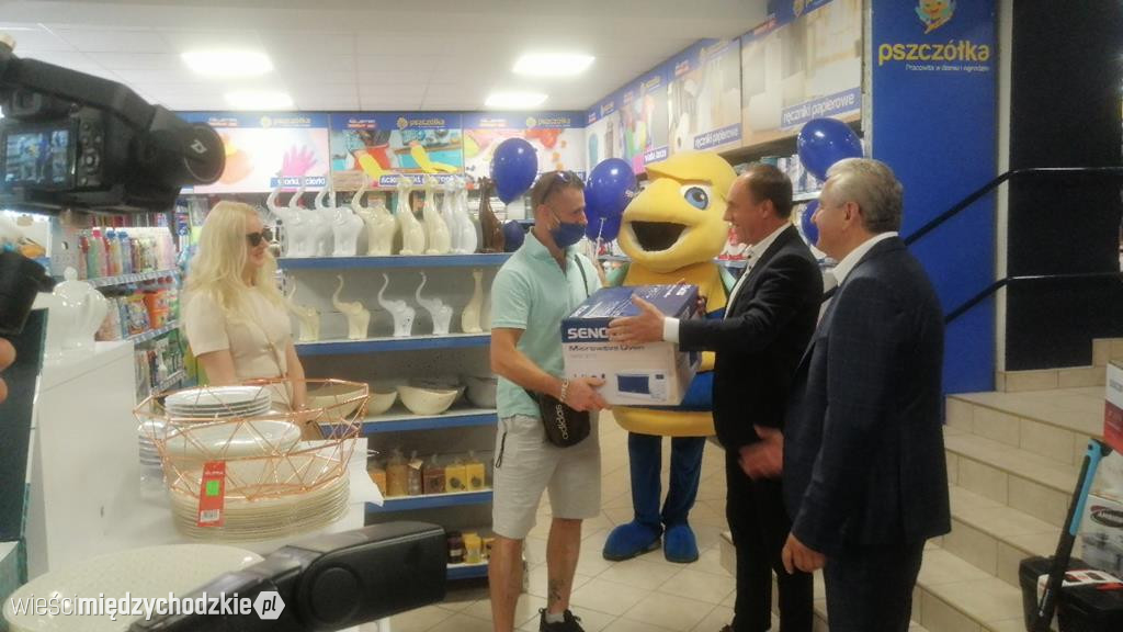 Otwarcie marketu budowlanego Pszczółka