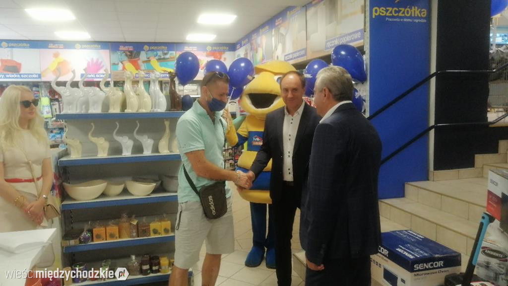 Otwarcie marketu budowlanego Pszczółka