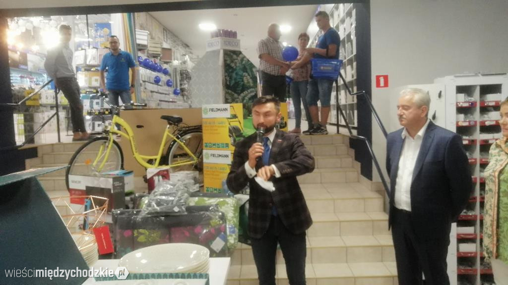 Otwarcie marketu budowlanego Pszczółka