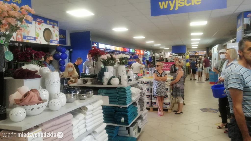 Otwarcie marketu budowlanego Pszczółka