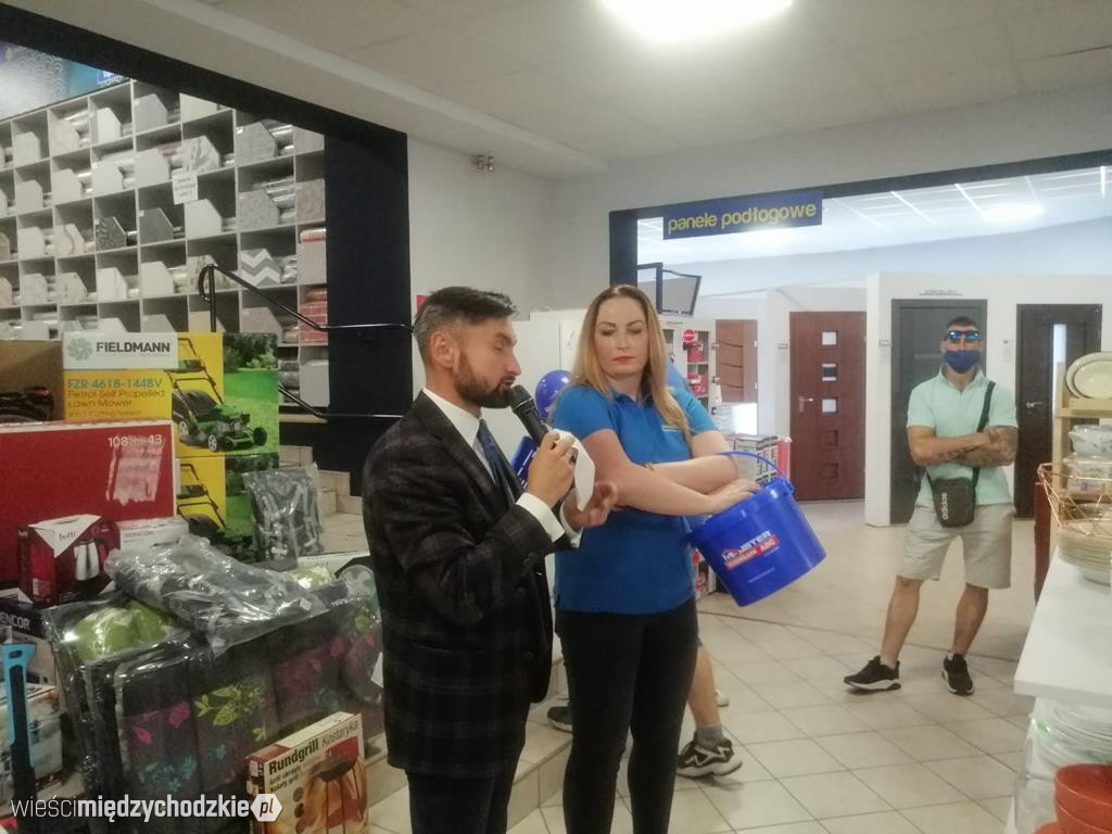Otwarcie marketu budowlanego Pszczółka