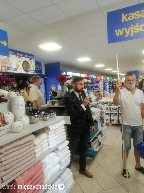 Otwarcie marketu budowlanego Pszczółka