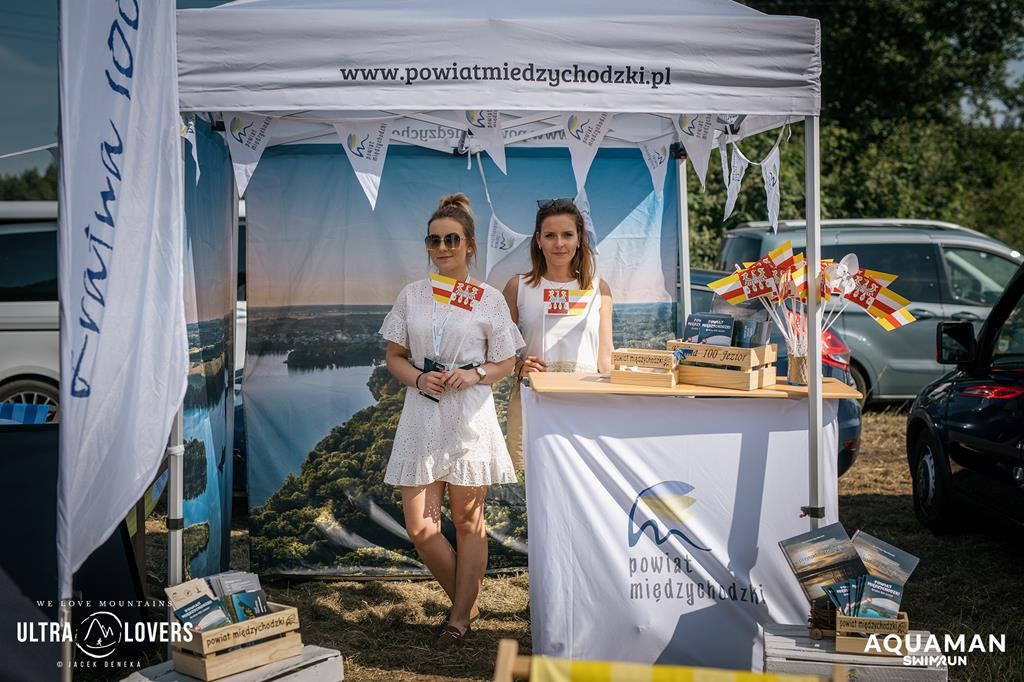 Biuro zawodów przed startem swimrunu