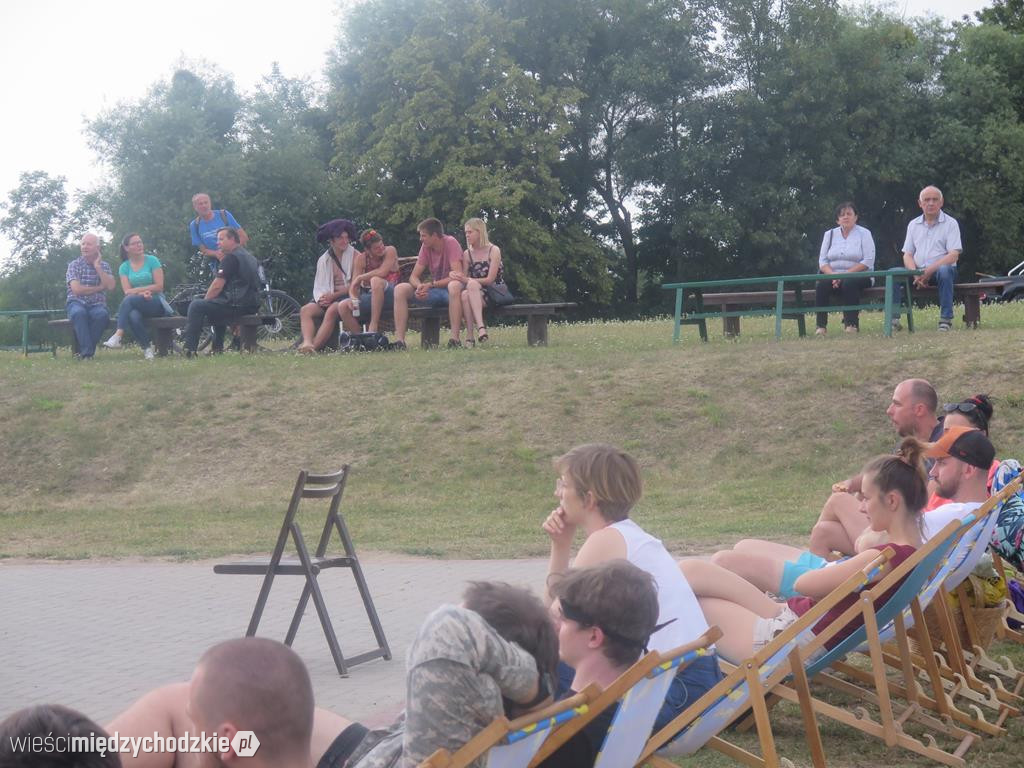Koncert bluesowy na plaży jez. Chrzypskiego