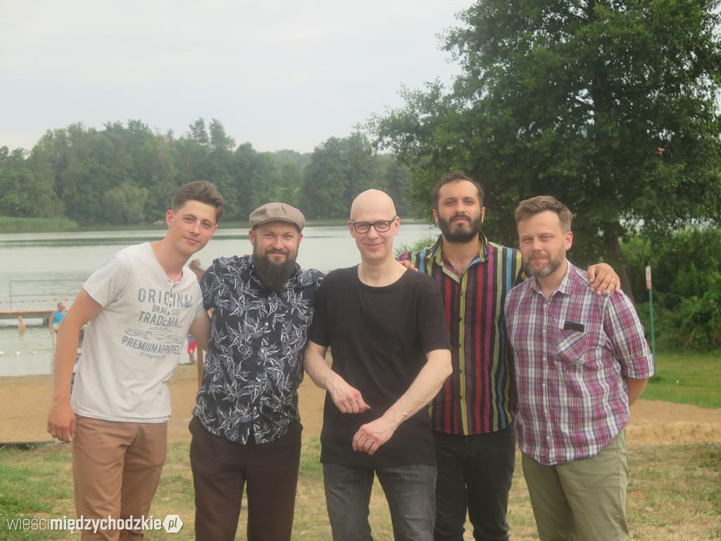 Koncert bluesowy na plaży jez. Chrzypskiego