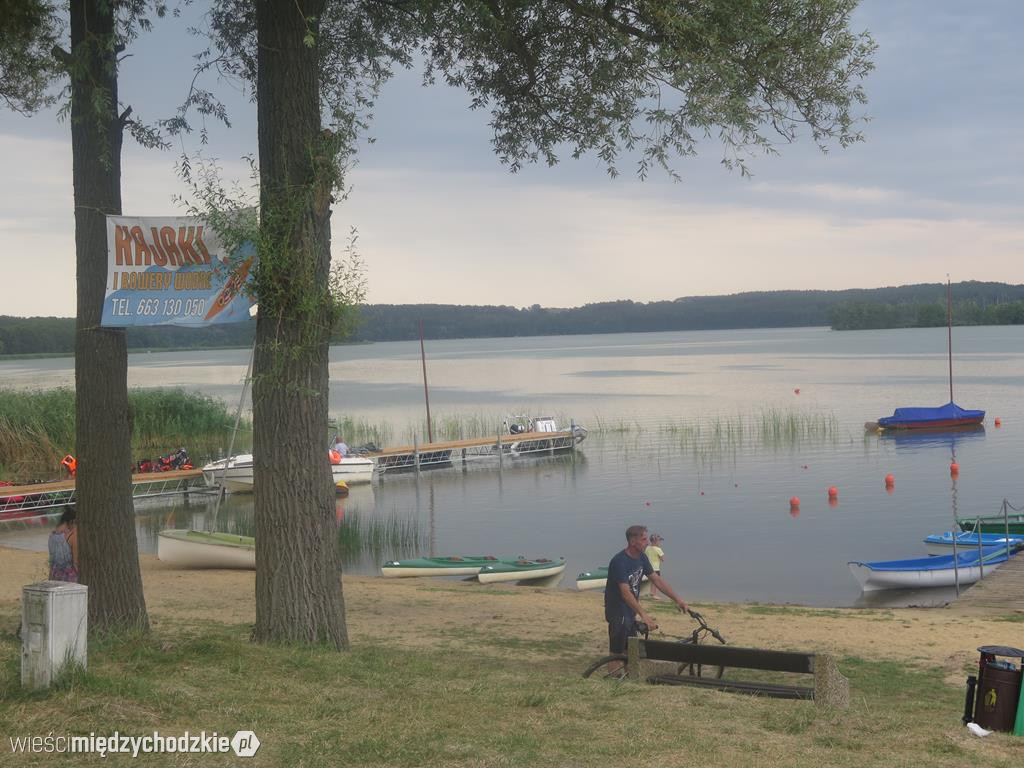 Koncert bluesowy na plaży jez. Chrzypskiego