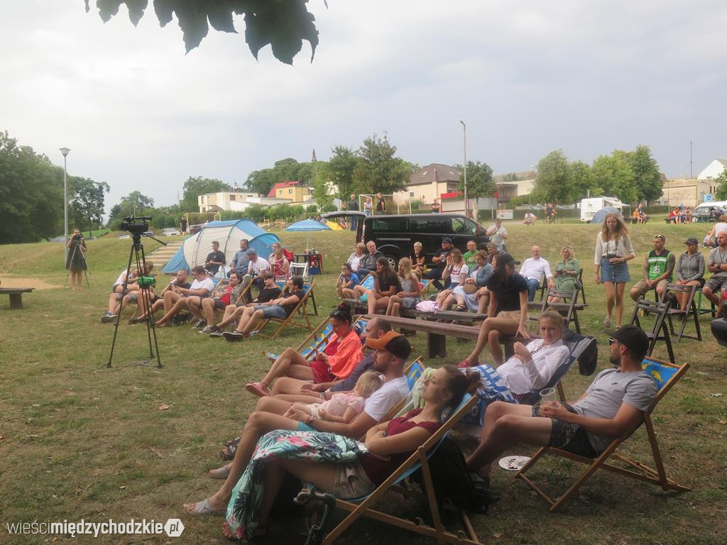 Koncert bluesowy na plaży jez. Chrzypskiego