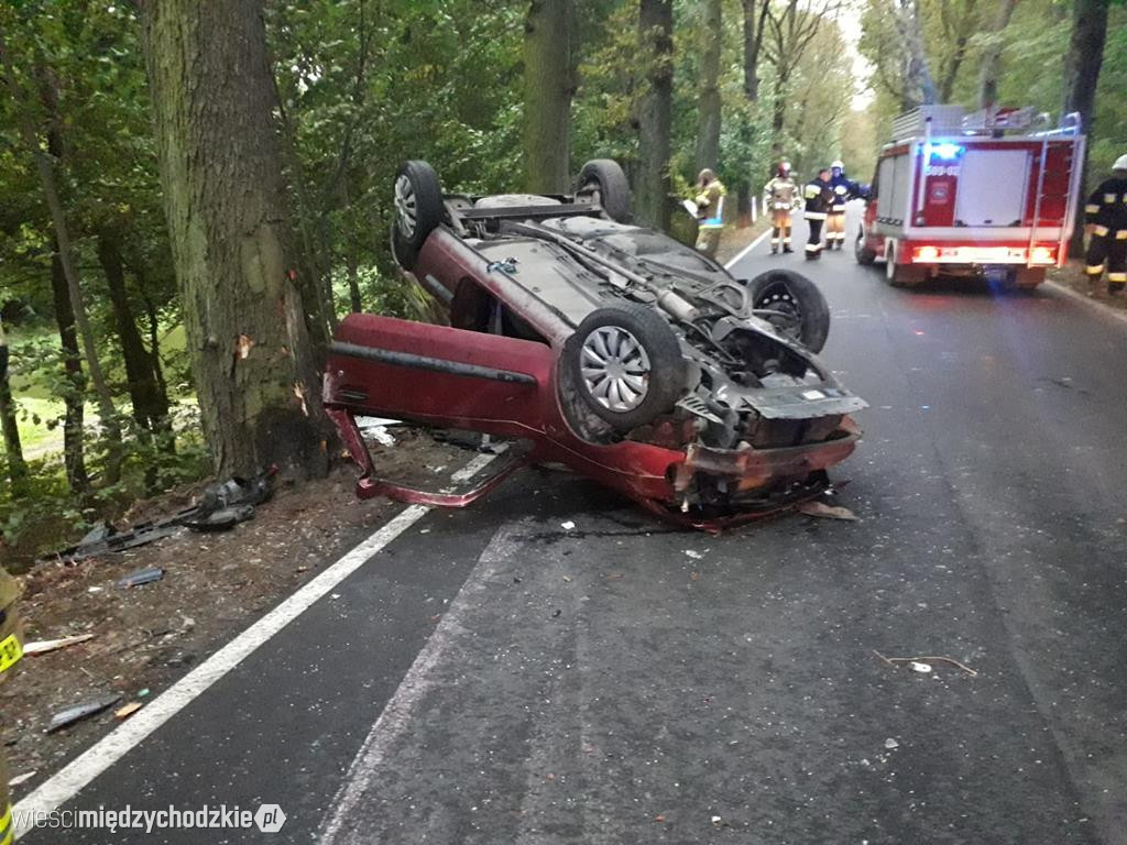Dachowanie samochodu na drodze Łężeczki-Chrzypsko
