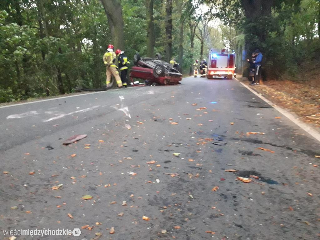 Dachowanie samochodu na drodze Łężeczki-Chrzypsko